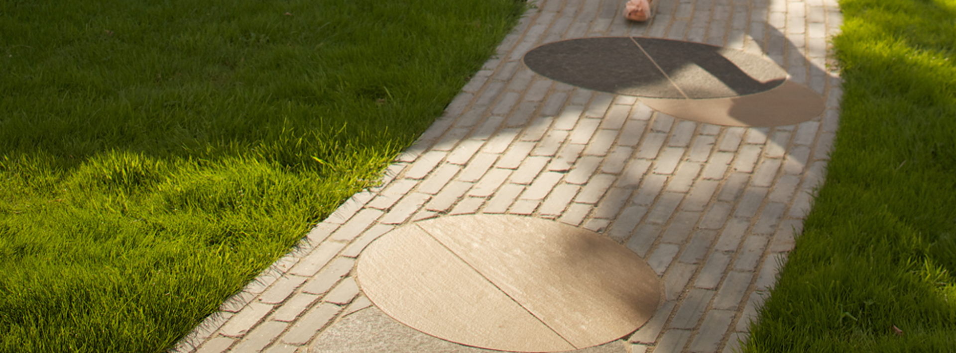 Stepping Stones Walkway Ideas Hero Image